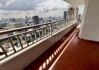 Spacious Modern 2-Bedrooms plus study condo - Sathorn