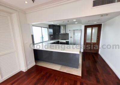 Spacious Modern 2-Bedrooms plus study condo - Sathorn