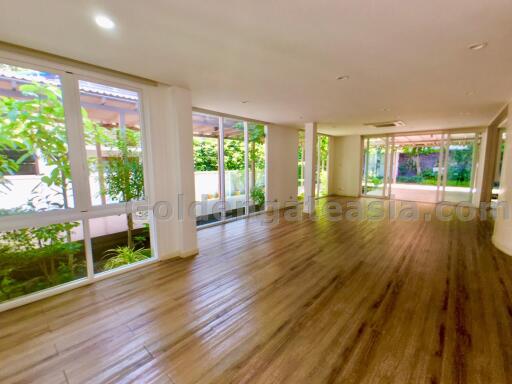 4-Bedrooms Single House with Big Garden - Sathorn