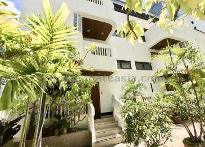 5-Bedrooms modern townhouse with pool For Rent - Sathorn