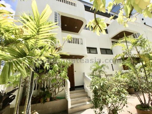 5-Bedrooms modern townhouse with pool For Rent - Sathorn