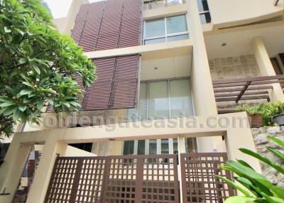 Modern 3-Bedrooms Townhouse in Secure Compound - Sathorn