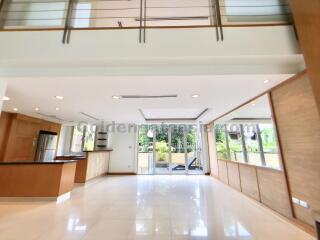 Modern 3-Bedrooms Townhouse in Secure Compound - Sathorn