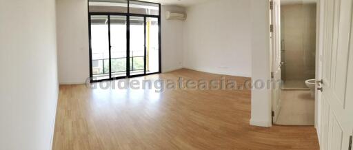 4-Bedroom modern Townhouse in Compound - Sathorn - Sathupradit