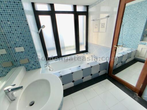 3-Bedrooms plus study room / 4th bedroom Condominium For Sale - Baan Piyasathorn - Sathorn Road