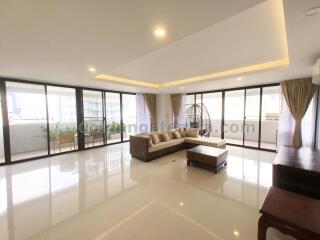 4-Bedroom Fully-furnished family-friendly condo for rent - Sukhumvit Asok BTS