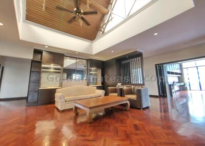 4-Bedrooms apartment with large outdoor terrace - Sukhumvit 21 (Asoke)