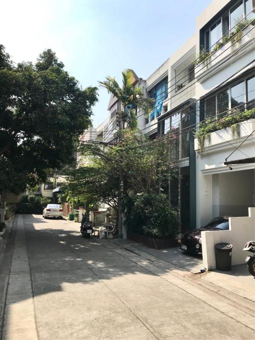 Townhouses for Sale in Thong Lo