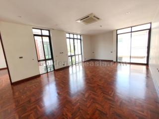 4-Bedrooms single house with private pool in secure compound - Phrom Phong BTS