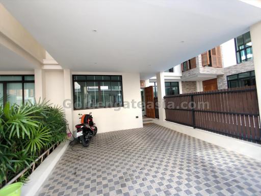 4-Bedrooms single house with private pool in secure compound - Phrom Phong BTS