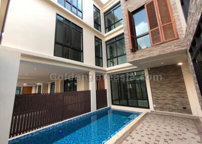 4-Bedrooms single house with private pool in secure compound - Phrom Phong BTS