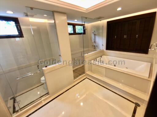 4-Bedroom modern House with garden and private swimming pool - Sukhumvit / Asoke