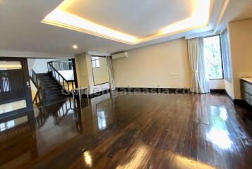 4-Bedroom modern House with garden and private swimming pool - Sukhumvit / Asoke