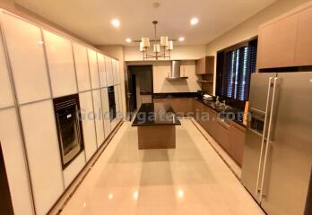 4-Bedroom modern House with garden and private swimming pool - Sukhumvit / Asoke