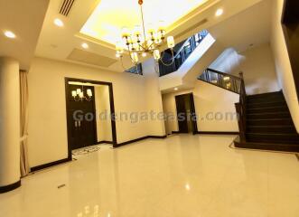 4-Bedroom modern House with garden and private swimming pool - Sukhumvit / Asoke