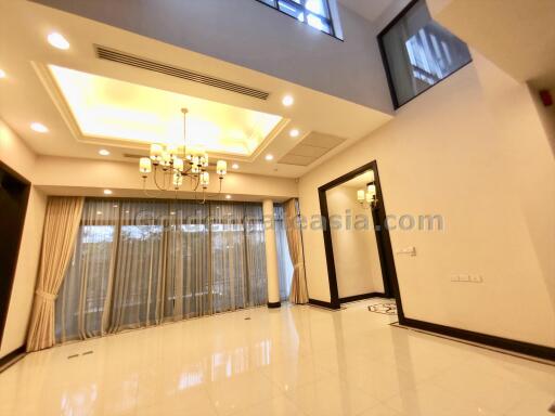 4-Bedroom modern House with garden and private swimming pool - Sukhumvit / Asoke