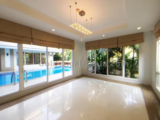 4-Bedrooms Single House in Compound with Garden and Private Swimming  Pool - Sukhumvit Thong Lo BTS