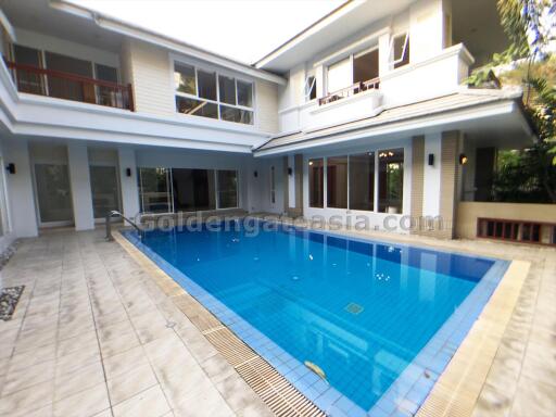 4-Bedrooms Single House in Compound with Garden and Private Swimming  Pool - Sukhumvit Thong Lo BTS