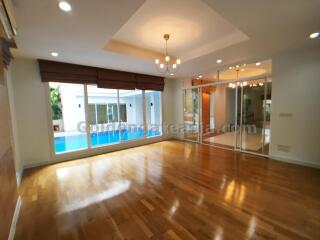 4-Bedrooms Single House in Compound with Garden and Private Swimming  Pool - Sukhumvit Thong Lo BTS