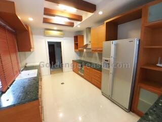 4-Bedrooms Single House in Compound with Garden and Private Swimming  Pool - Sukhumvit Thong Lo BTS