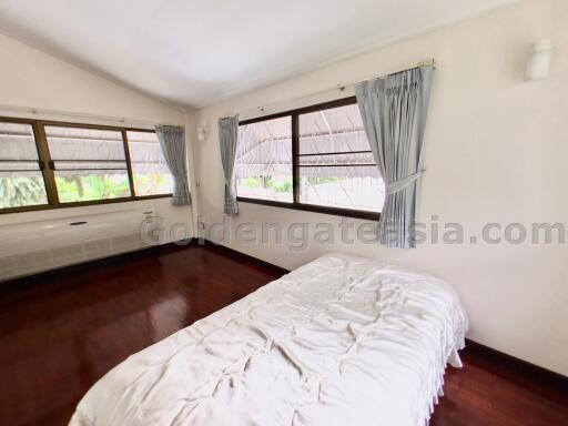 3-Bedrooms single house with garden - Thong Lo