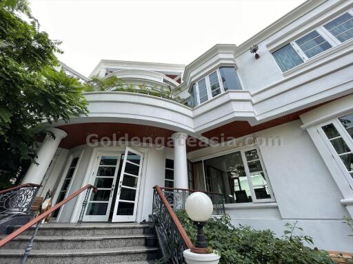 5-Bedroom Mansion with Garden " Pool For Rent - Ekkamai