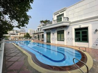 5-Bedroom Mansion with Garden " Pool For Rent - Ekkamai