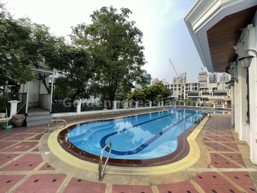 5-Bedroom Mansion with Garden " Pool For Rent - Ekkamai