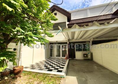 3-Bedrooms Townhouse - Ekamai