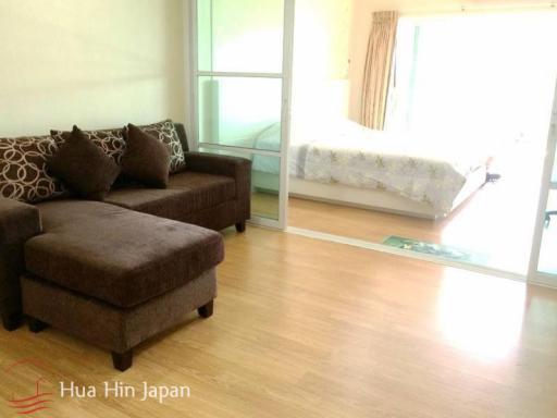 Good size studio unit in Baan Klan condominium in town centre