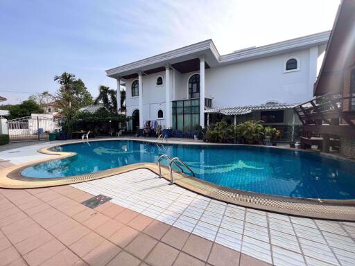 6 Bedrooms House East Pattaya H010575