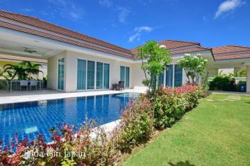 Stylish 3 Bedroom Pool Villa in popular Red Mountain project off Soi 88