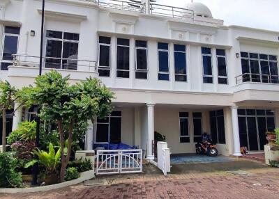 3 Storey House for Sale in Wong Amat Pattaya
