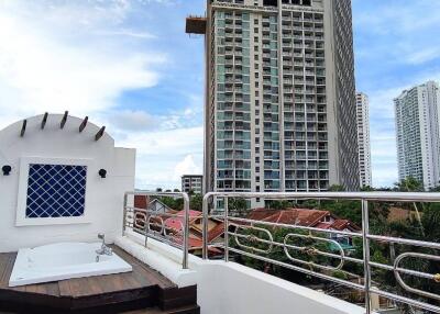 3 Storey House for Sale in Wong Amat Pattaya