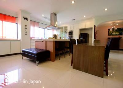 Spacious 2.5 Bedroom Condo on Palm Hills Golf Course