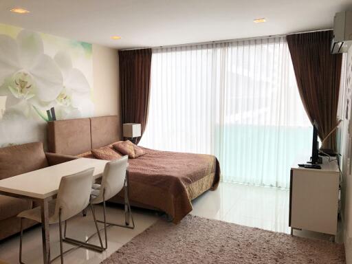 Studio Club Royal Condo for Sale in Wongamat