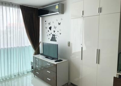 Studio Club Royal Condo for Sale in Wongamat