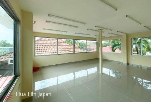 Hot Sale!! Spacious Balinese-Style 5-Bedroom Villa with 2-Story Art Atelier, Just 6 km from Hua Hin Centre for Sale