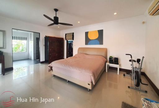 Balinese Style Large 5 Bedroom (+ 2 story art atelier) Villa only 6 km from Hua Hin Centre for Sale