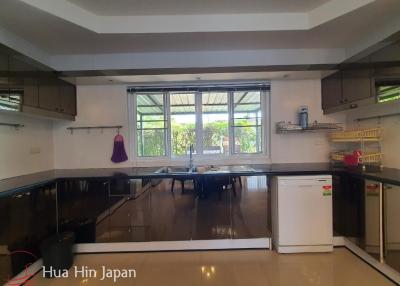 Lake Facing Well Maintained 3 Bedroom Pool Villa on Soi 112