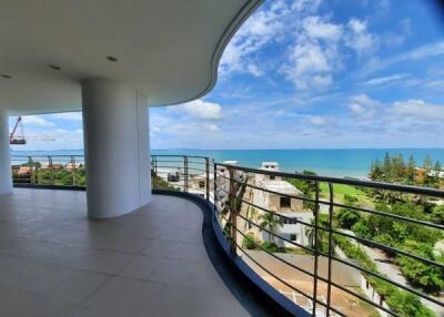 Na Jomtien La Royale Beach Condo for Sale