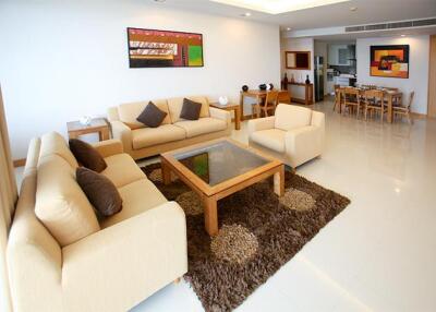 Spacious Condo for Sale in Na Jomtien