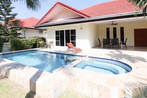 Nice 3 bedroom pool villa for sale on Soi 6 Hua Hin