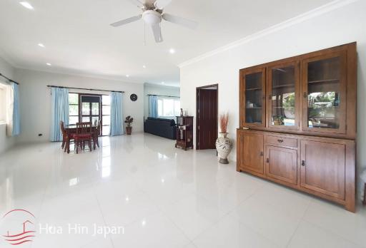 Very Solid 3 Bedroom Pool Villa on Large Plot near Downtown Hua Hin