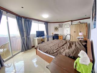 3 Bedrooms Condo in Grand View Condo Na Jomtien C010611