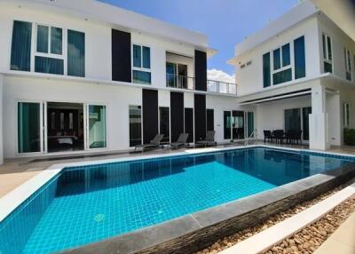 Jomtien Modern Style Villa for Sale