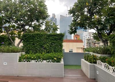 Dazzle Sukhumvit 7 Condo for Sale in BKK