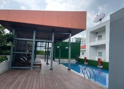 Dazzle Sukhumvit 7 Condo for Sale in BKK