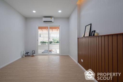 3-BR Townhouse at The Moon House near MRT Huai Khwang