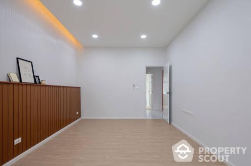 3-BR Townhouse at The Moon House near MRT Huai Khwang